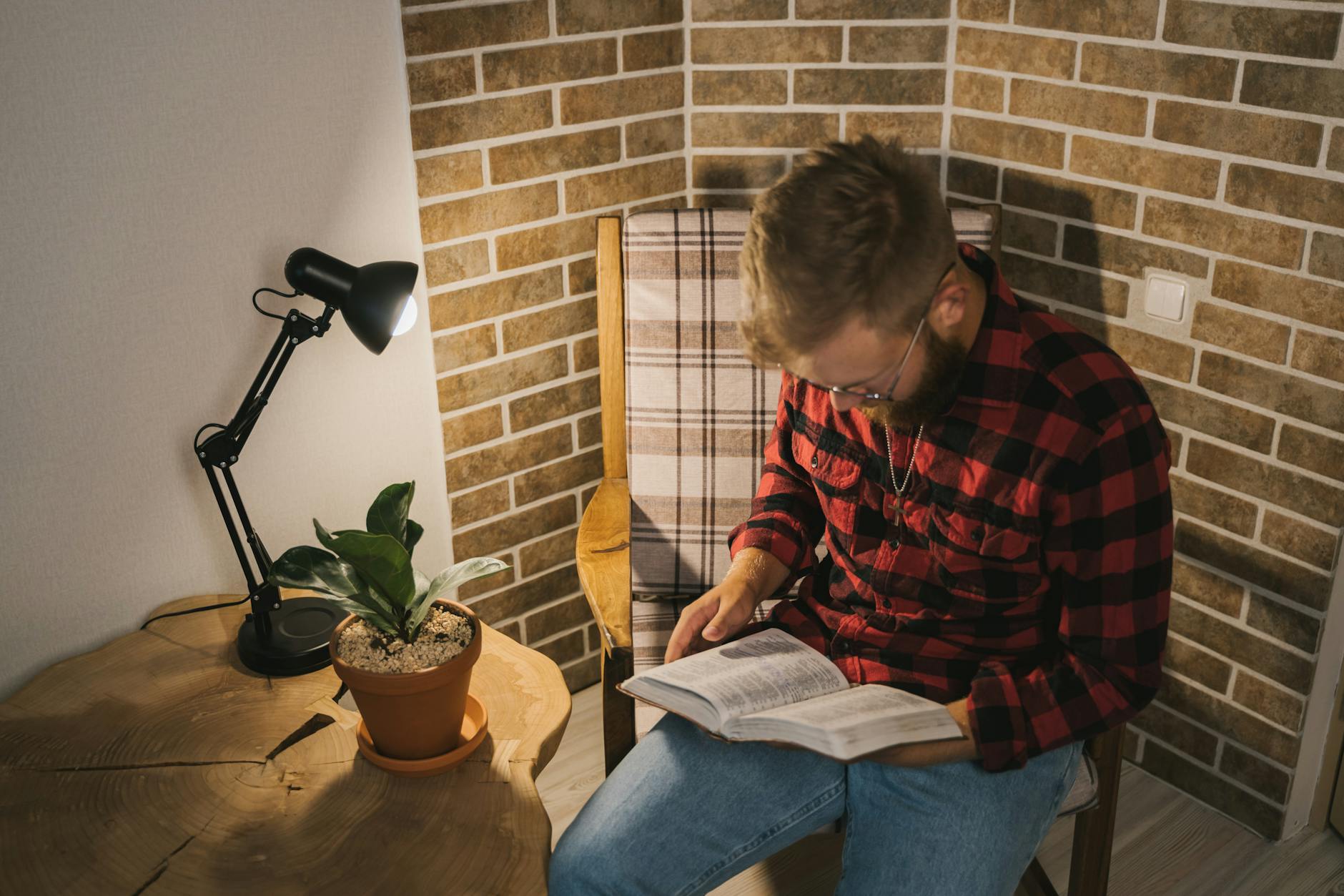 Comment creer un coin lecture cosy avec un budget reduit.jpg
