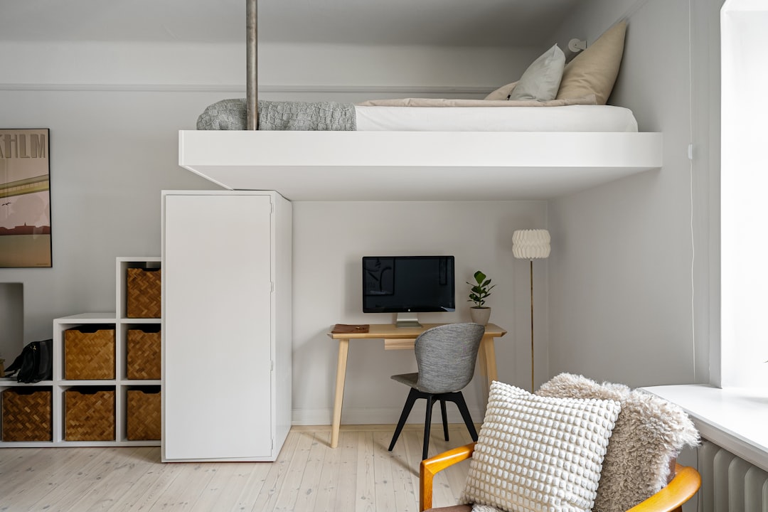 Les meilleures solutions de rangement vertical pour petits logements 1.jpg