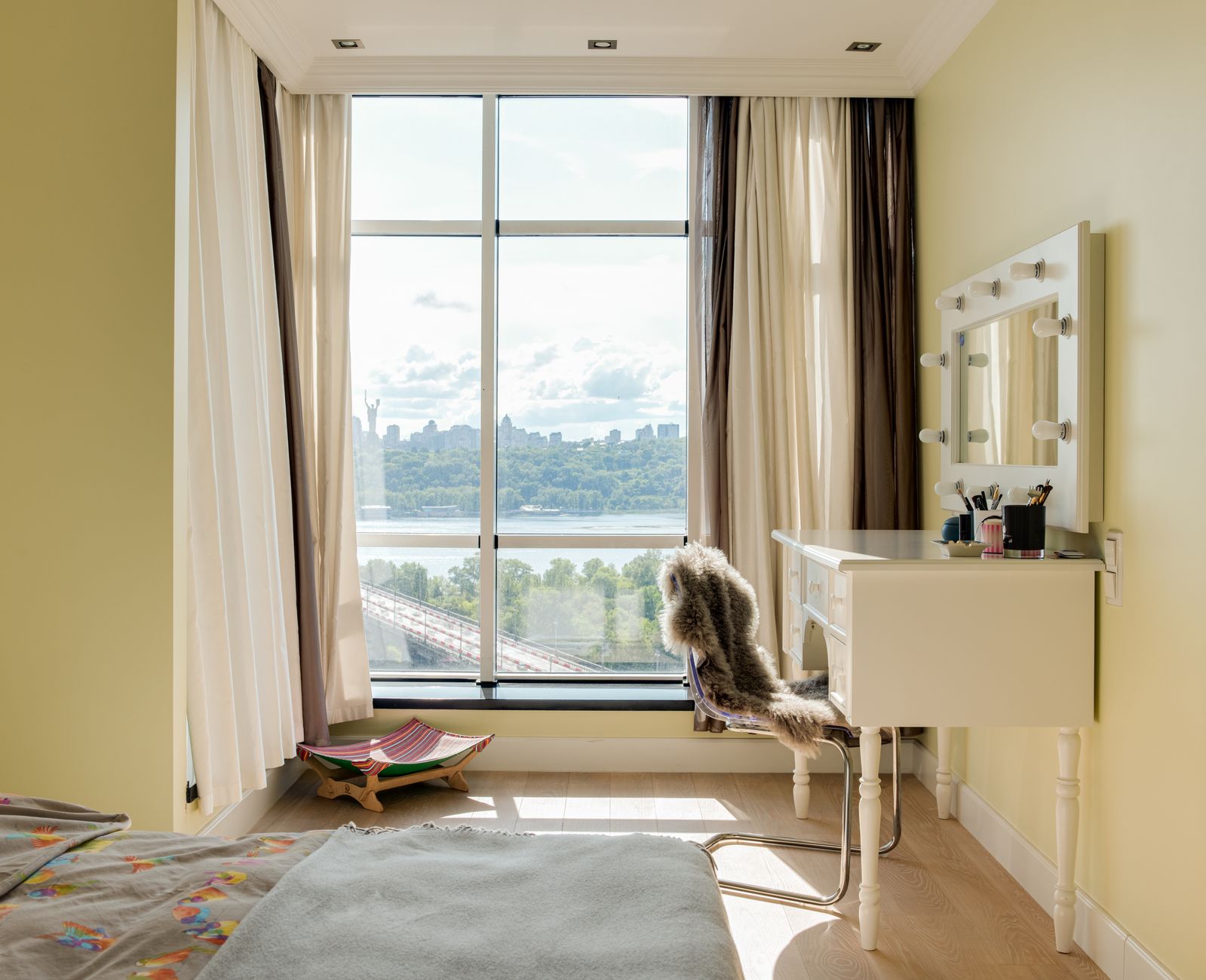 Les meilleurs meubles de maquillage pour une chambre bien organisee.jpg