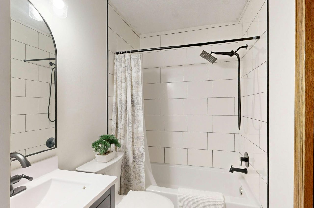 Comment optimiser les rangements dans une petite salle de bain